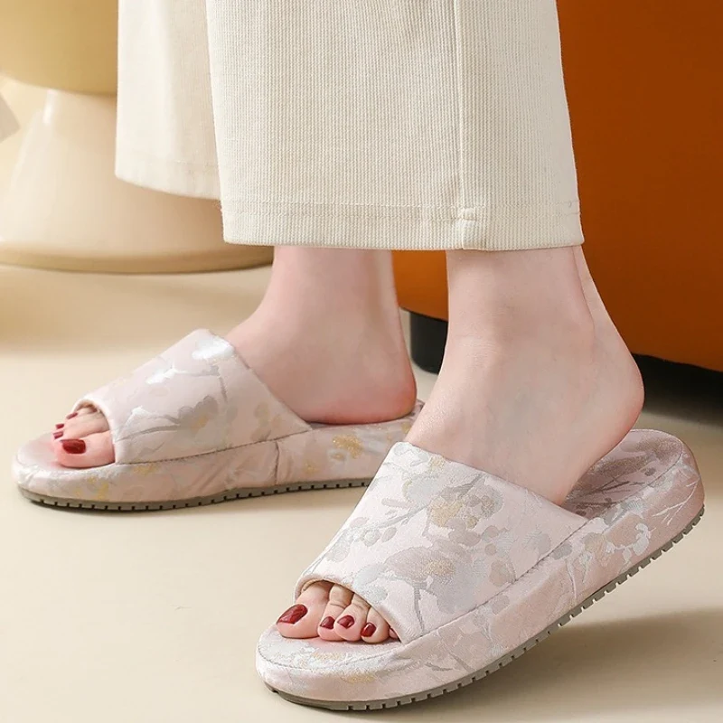 Claquettes japonaises semelle épaisse