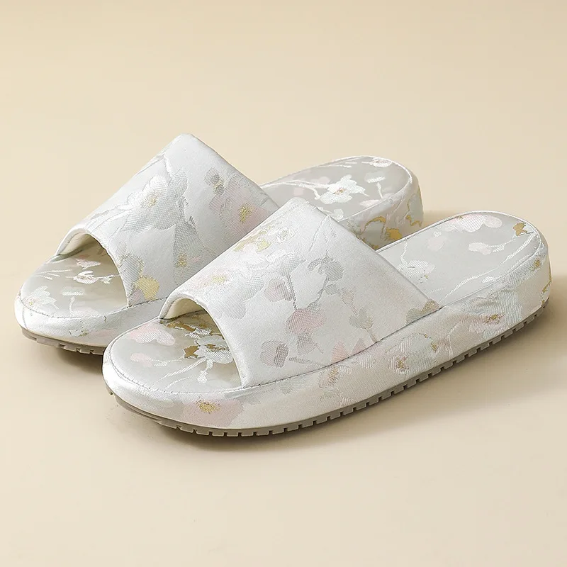 Claquettes japonaises semelle épaisse