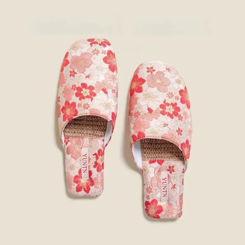 Chaussons femme mules fleuries