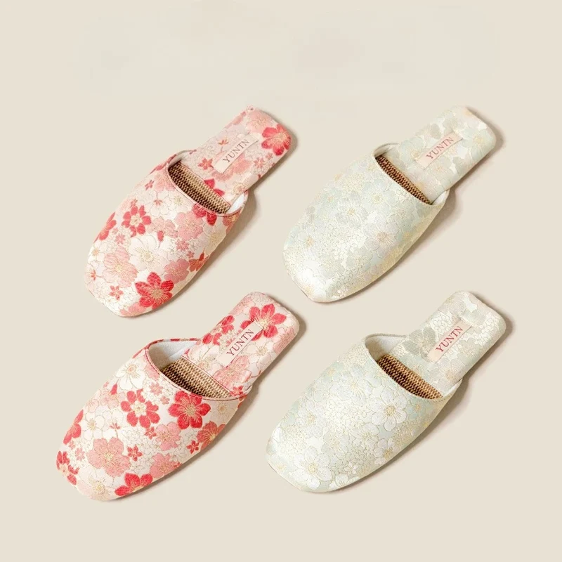 Chaussons femme mules fleuries