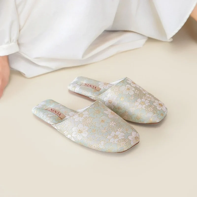 Chaussons femme mules fleuries