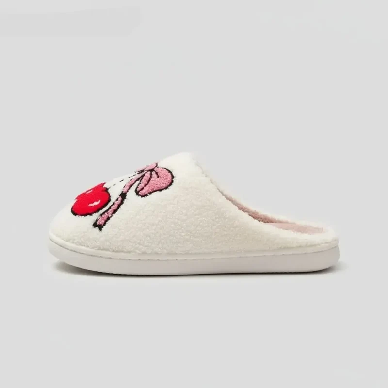 Chaussons moumoute cerise et ruban