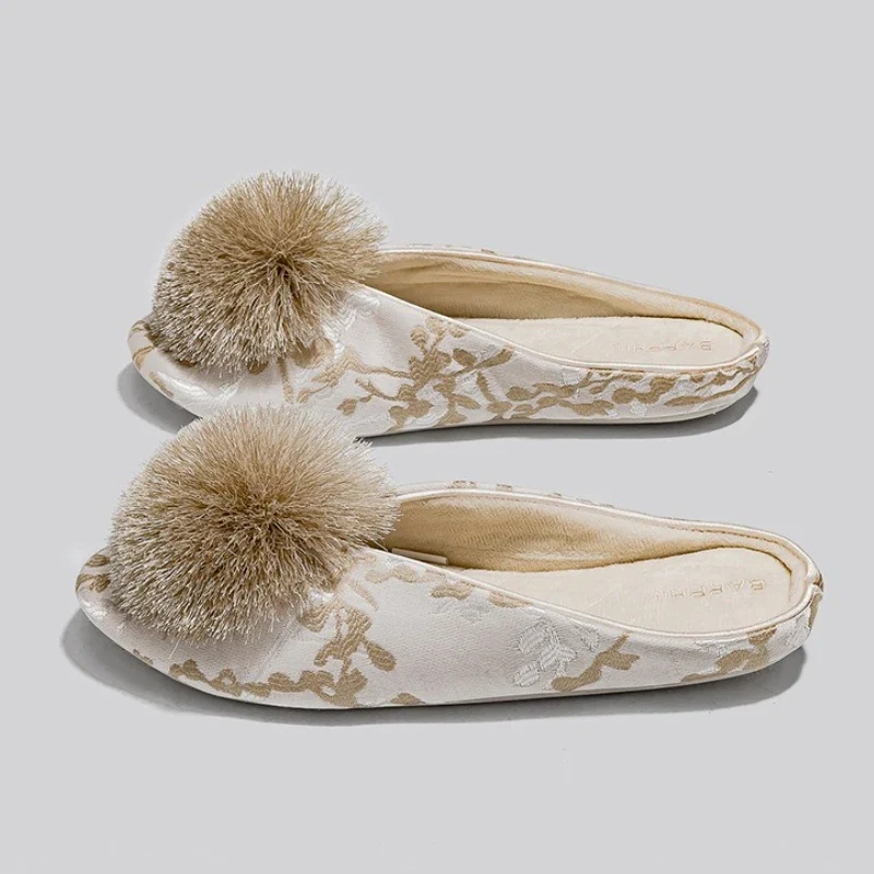 Chaussons en Satin Brodé pour Femme